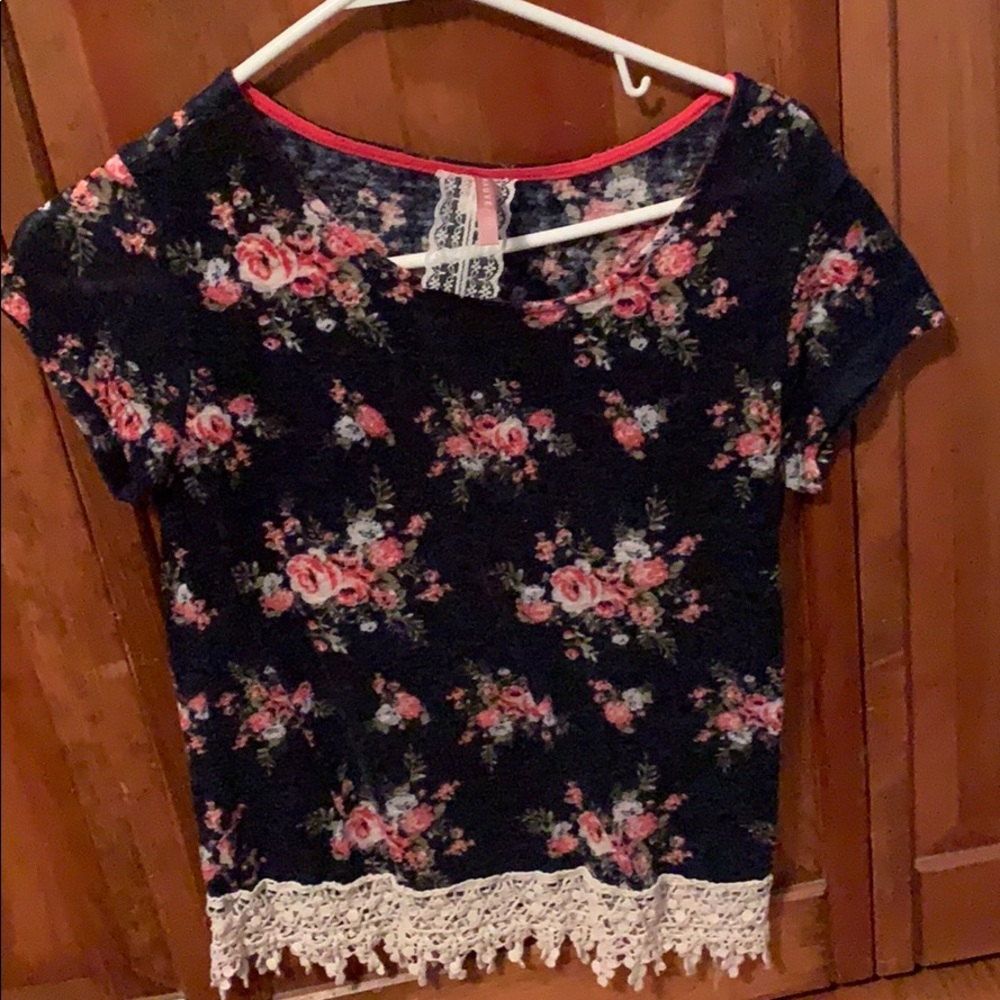 Cotton floral shirt with cute roses!